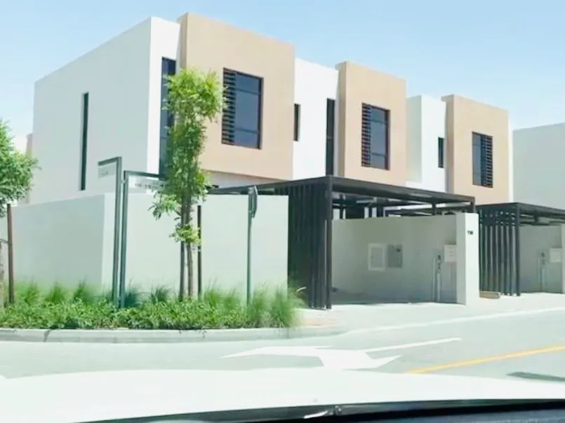 [Villa] فيلا فاخرة 3  غرف نوم | تصميم واسع | ملكية حرة | جاهز للسكن | إقامة النسمه | الشارقة