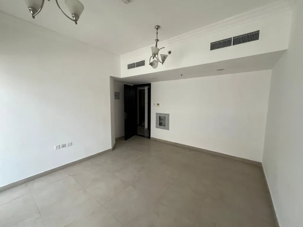Prime 1 BHK Apartment for Rent in Muweilah Commercial, Sharjah – Excellent Location Near Major Amenities