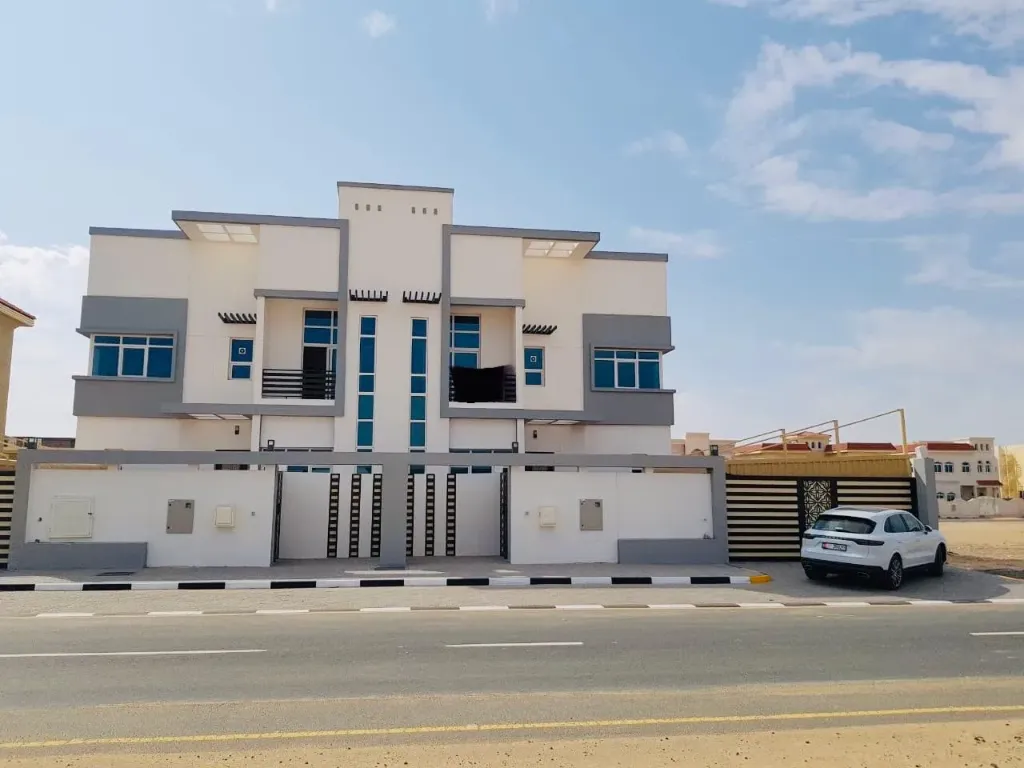 [Villa] فيلا فاخرة مكونة من 5  غرف نوم للإيجار في الحوشي | 5606  قدم مربع | ابتداءً من 150  ألف درهم