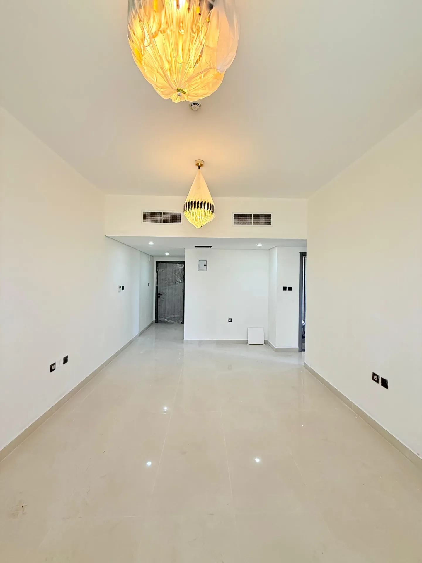 [Apartment] كن أول من يعيش في الفخامة – شقة حديثة بإطلالات مفتوحة في مويلح التجارية | الفلاح | بالقرب من مركز المدينة الزاهية |